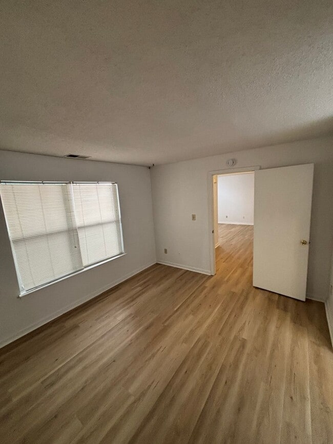 Building Photo - 562 Candle Ln