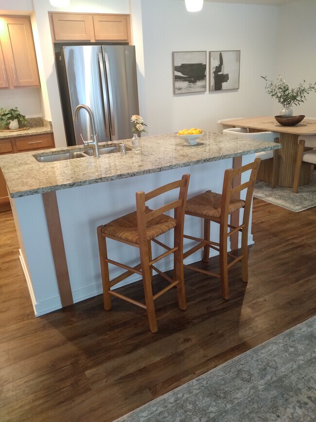 Building Photo - 2745 Hidden Dr