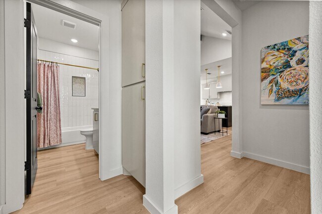 Building Photo - 1410 Farmhouse Ave