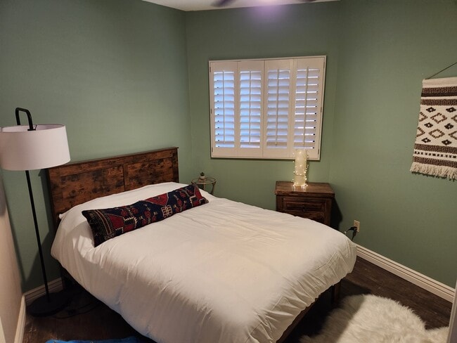 Building Photo - 21 W Roma Dr