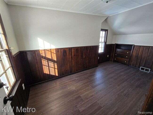 Building Photo - 1305 Collegewood St