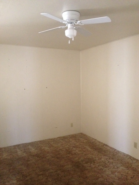 Building Photo - CORNER LOT- HAS FIREPLACE AND A DEN
