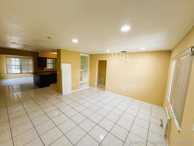Building Photo - 1685 NW 60th Ave