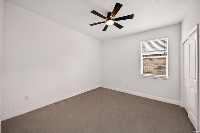 Building Photo - 7915 Cenote Dr