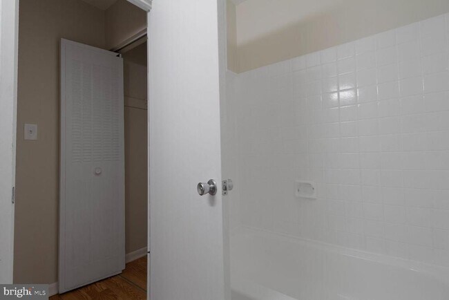Building Photo - 5870 Thunder Hill Rd
