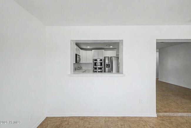 Building Photo - 2601 E Dahlia Dr