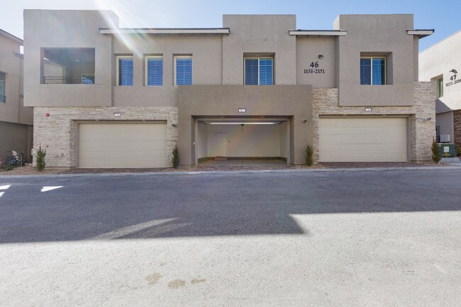 Building Photo - 600 N Carriage Hill Dr