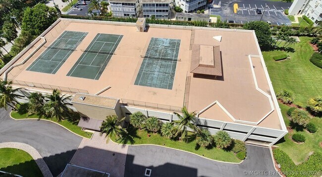Building Photo - 3400 N Ocean Dr