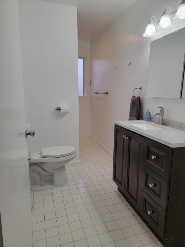 Building Photo - 21800 CA-140