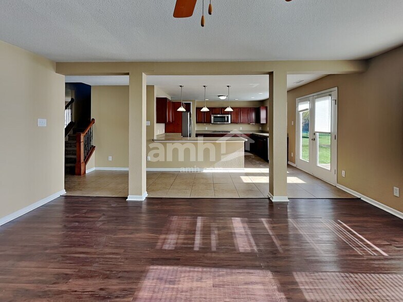 Building Photo - 7927 Newhall Way