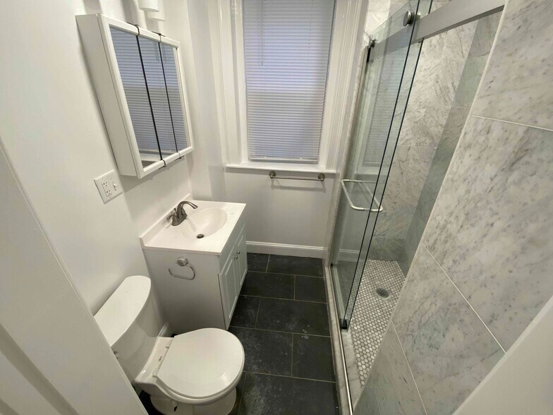 Building Photo - 111 Park Dr