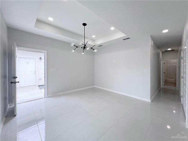 Building Photo - 2900 S Links Dr