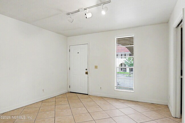 Building Photo - 1557 El Prado Rd