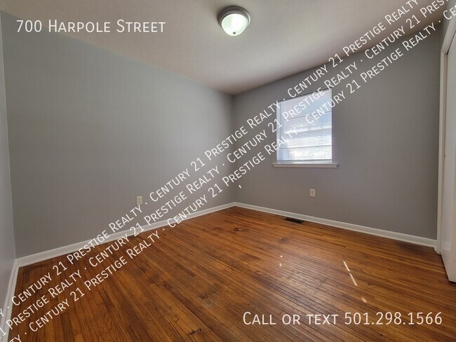 Building Photo - 700 Harpole St