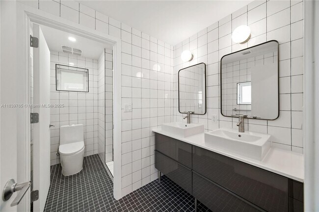 Building Photo - 3435 NW 9th Ct