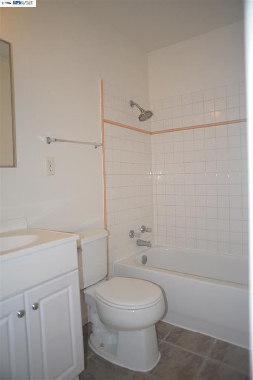 Building Photo - Single Story Condo
