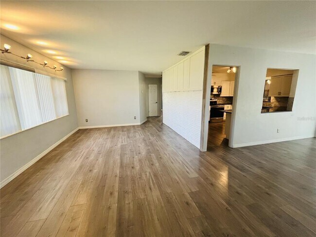 Building Photo - 260 W Interlachen St