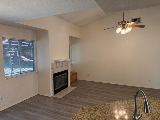 Building Photo - Modern 3 Bedroom 2 Bath One Story Browns Valley Vacaville *Star Rentals