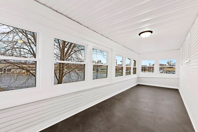 Building Photo - 544 S Schuyler Ave