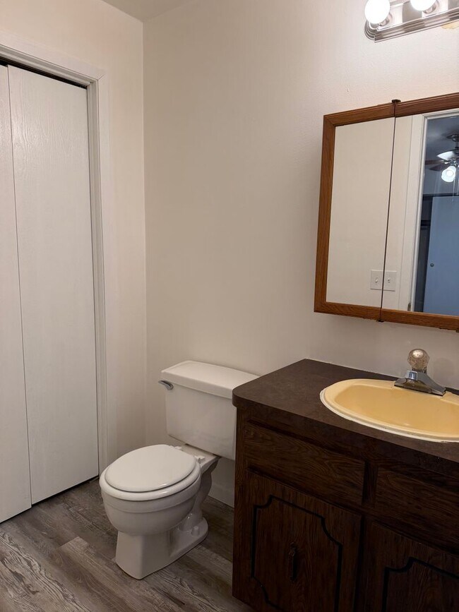 Building Photo - 913 Belle Valley Dr