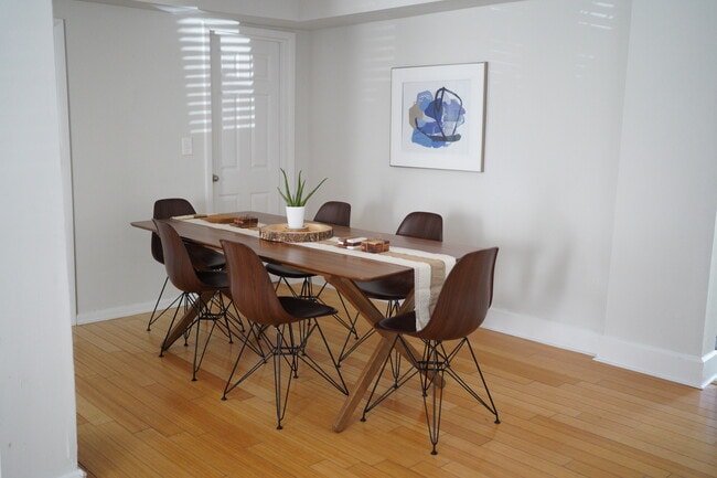 Building Photo - 1007 12th Ave N