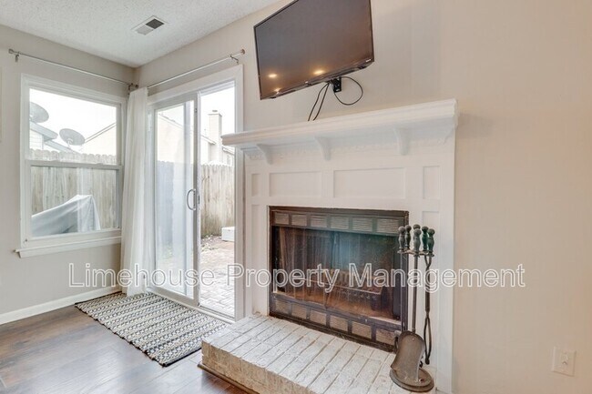 Building Photo - 749 Quesnel Dr