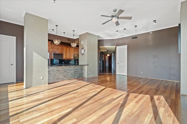 Building Photo - 360 E Desert Inn Rd