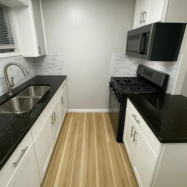 Building Photo - 3314 N MacGregor Way