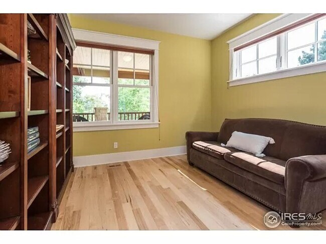 Building Photo - Charming Craftsman Gem Near McKinley Park