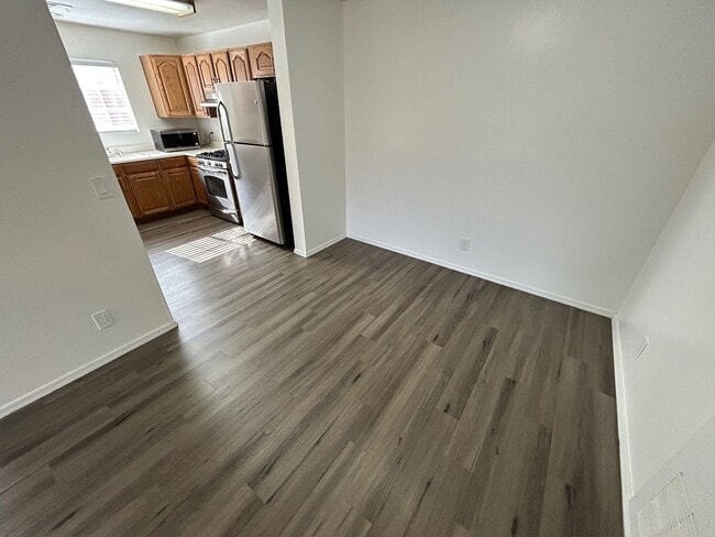 Building Photo - BEAUTIFULLY UPGRADED CONDO - SPACIOUS 2 BEDROOM, 2 BATH TOP FLOOR IN PRIME LAS VEGAS LOCATION