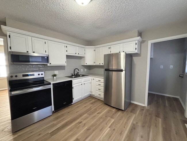 Building Photo - Newly Remodeled 3 Bedroom Home with Fenced Yard!