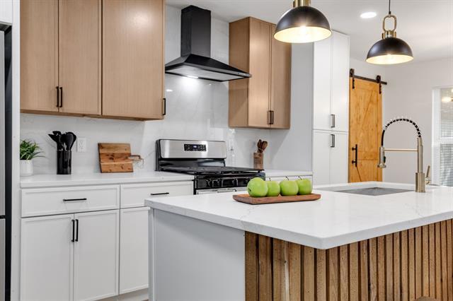 Building Photo - 718 Tearose Dr