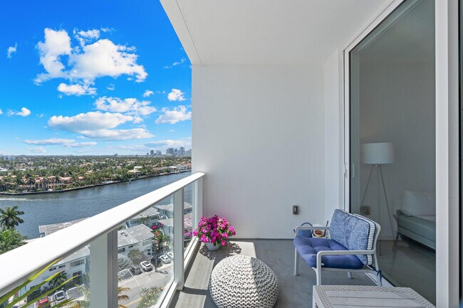 Building Photo - 401 N Birch Rd