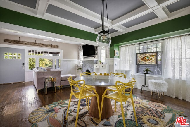 Building Photo - 201 S Ave 55