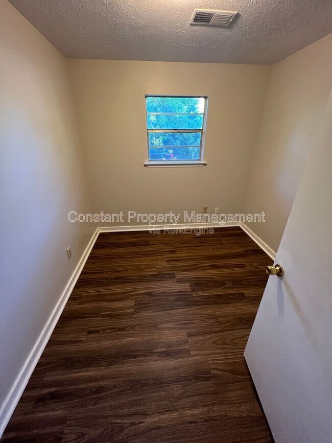 Building Photo - 712 English St