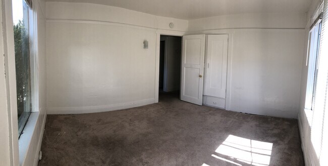 Building Photo - Three bedroom two bath house walking distance to MIIS. DLI and downtown Monterey