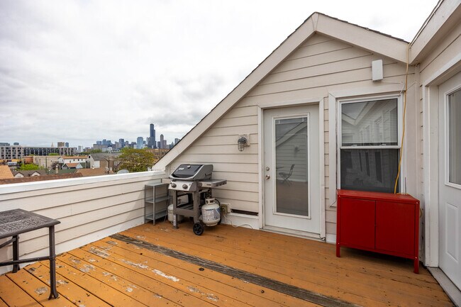 Building Photo - 1657 S Throop St