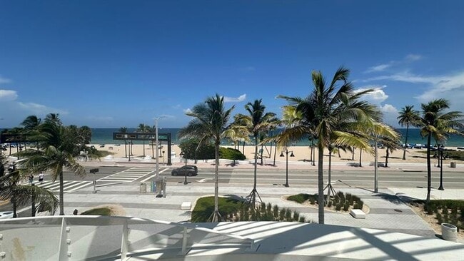 Building Photo - 625 Antioch Ave