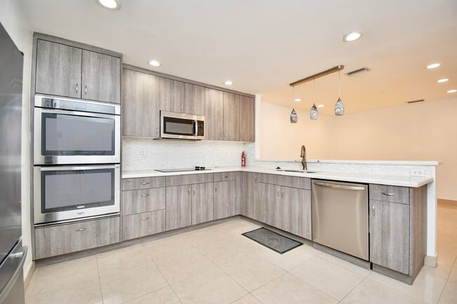 Building Photo - 21662 San Simeon Cir