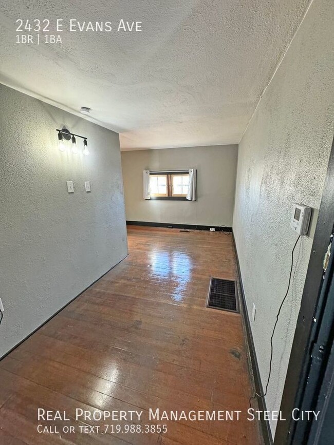 Building Photo - 2432 E Evans Ave