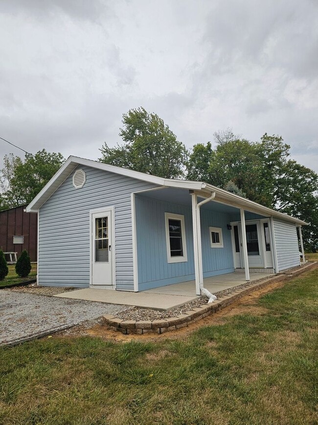 Building Photo - Cozy County Living