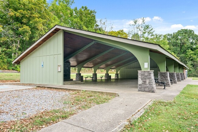 Building Photo - Beautiful townhome in Clarksville!