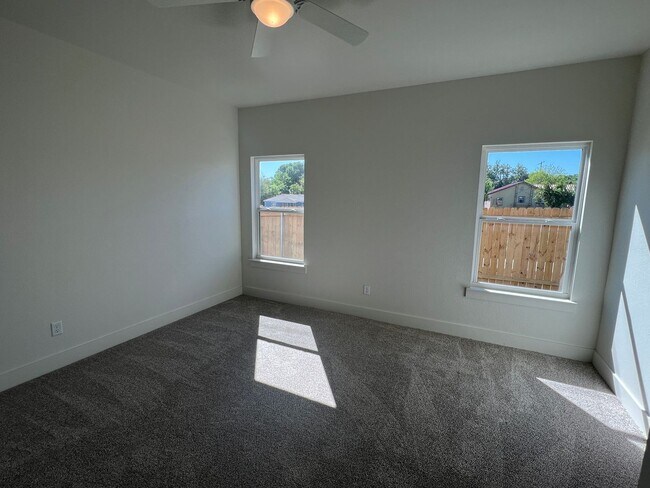 Building Photo - Call Green Oak Property Management to schedule your tour today!