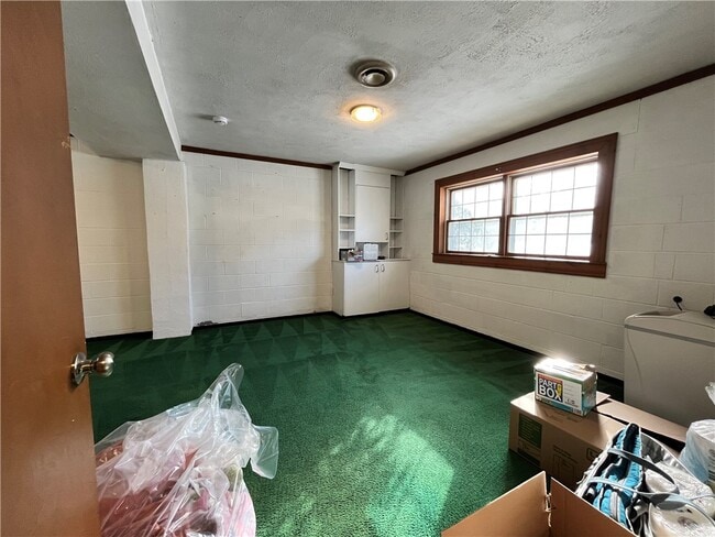 Building Photo - 28 Willow Dr