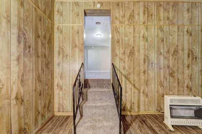 Building Photo - 3 Bed 2 Bath close to OU Med Center