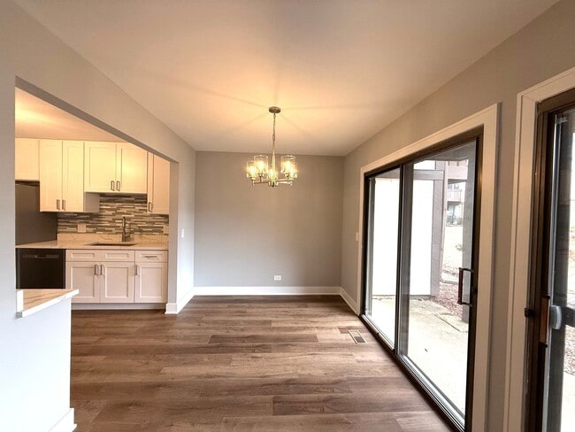 Building Photo - 1221 Sandhurst Ct