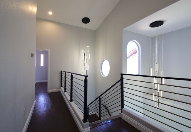 Building Photo - Charming Mediterranean-Style Townhome in G...