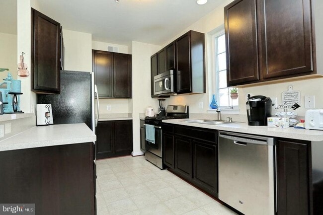 Building Photo - 35 Derby Dr