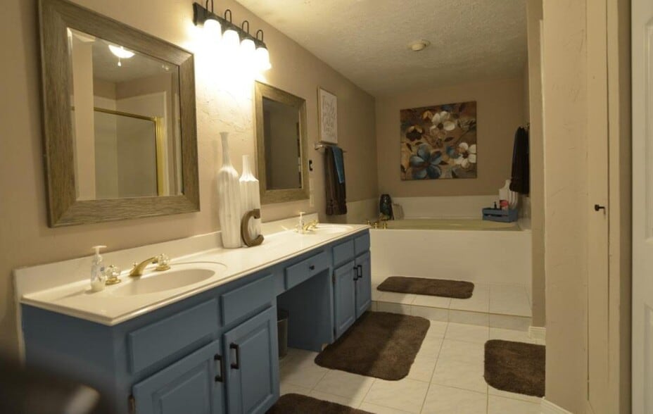 Building Photo - 2922 Double Lake Dr