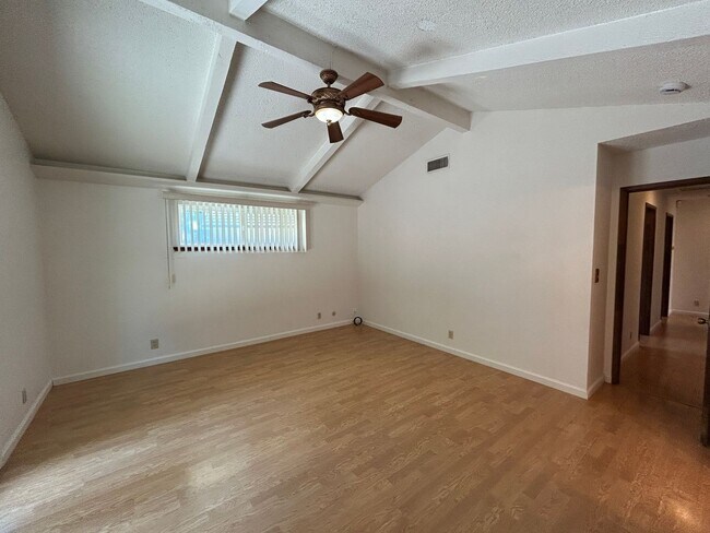 Building Photo - Custom Home!